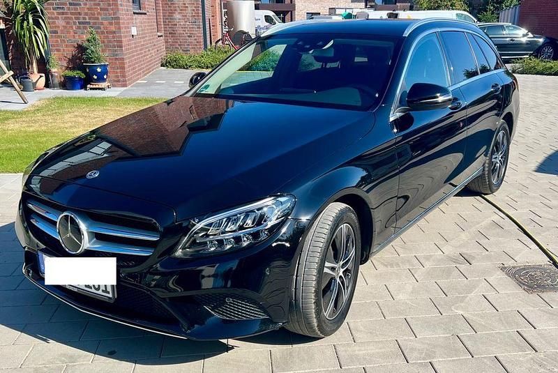 Schwarz Gebraucht 2020 Mercedes C300 Limousine | 20.800 € (Superpreis) - Bild 1/4