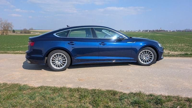 Gebraucht Audi A5 Sportback Ambiente 204 PS (150 kW) 2022 Blau Kleinwagen