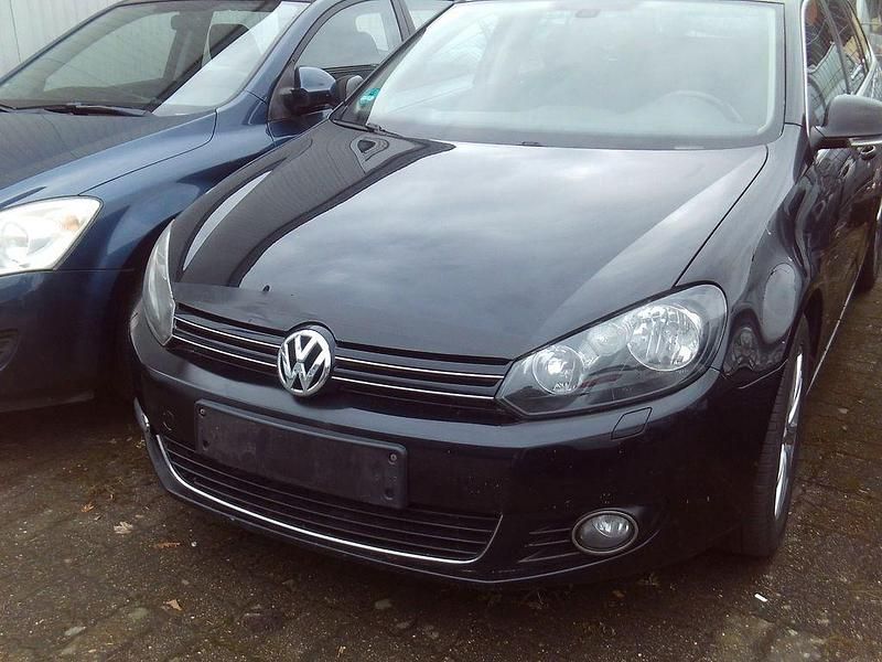 Gebraucht VW Golf VI Style 105 PS (77 kW) 2011 Schwarz Kleinwagen