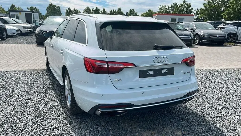 Gebraucht Audi A4 Advanced 163 PS (119 kW) 2022 Weiß Kombi
