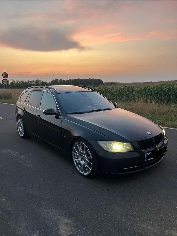 Schwarz Gebraucht 2007 BMW 325 Kombi | 8.500 € - Bild 1/4