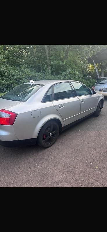 Silber Gebraucht 2002 Audi A4 Limousine | 600 € (Superpreis) - Bild 1/4