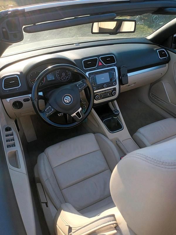 Usata VW Eos 140 CV (102 kW) 2010 Nero Cabrio