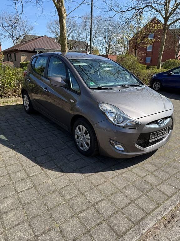 Gebraucht Hyundai ix20 Comfort 90 PS (66 kW) 2011 Braun Kleinwagen