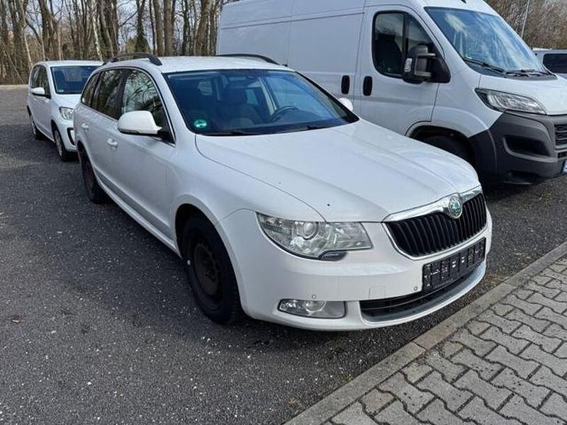 Gebraucht Skoda Superb Ambition 140 PS (102 kW) 2012 Weiß Kombi
