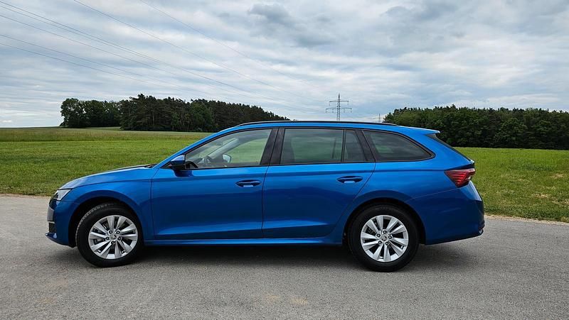Gebraucht Skoda Octavia Selection 150 PS (110 kW) 2025 Blau Kombi