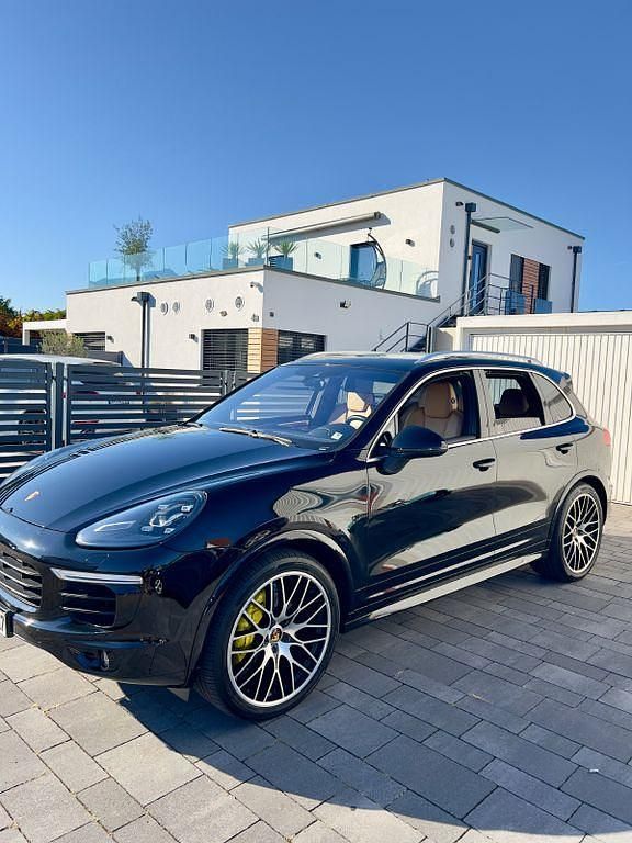 Schwarz Gebraucht 2015 Porsche Cayenne Chrono SUV | 35.990 € (Teuer) - Bild 1/4