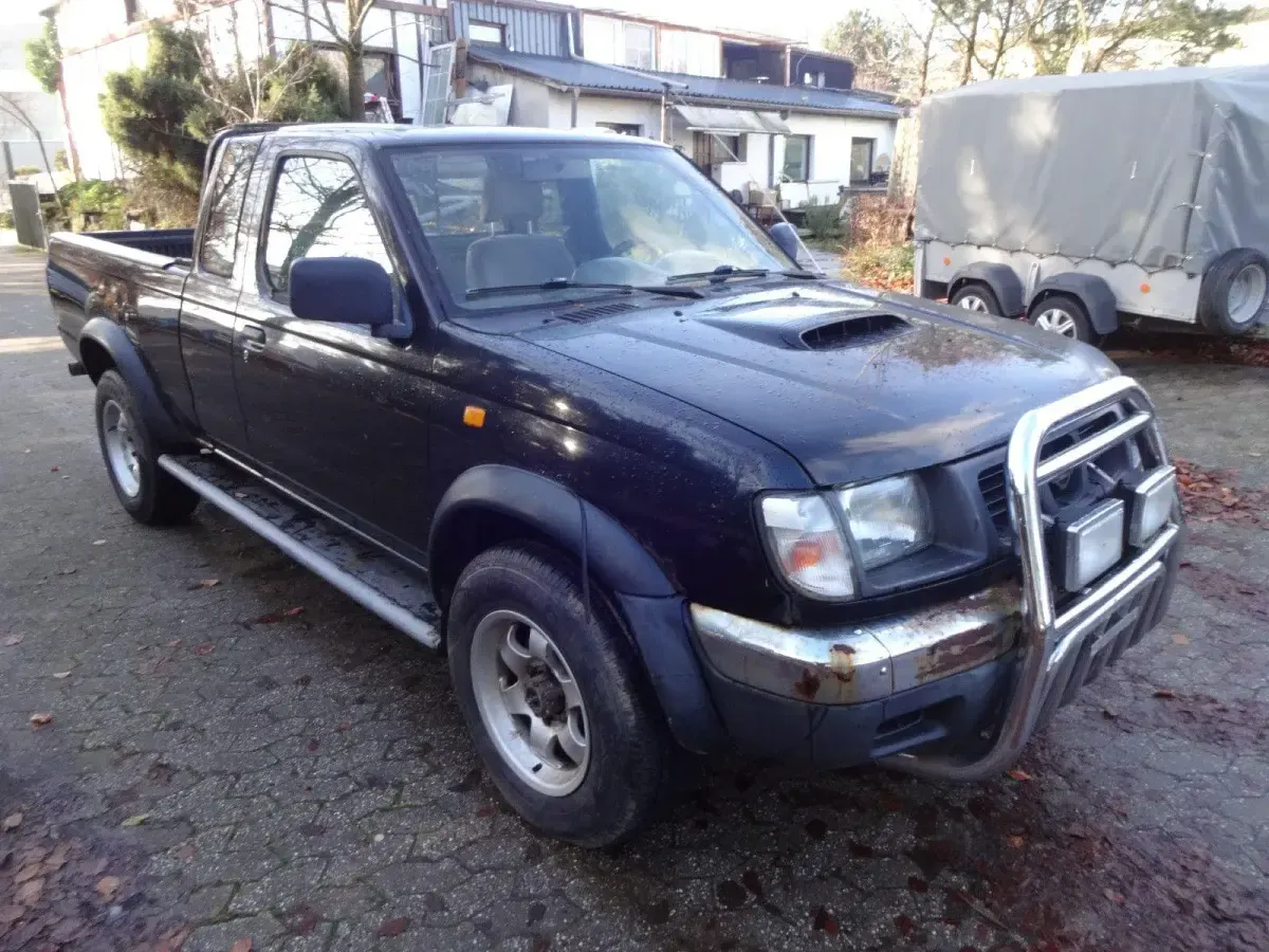 Gebraucht Nissan Navara 133 PS (97 kW) 2000 Blau Pickup