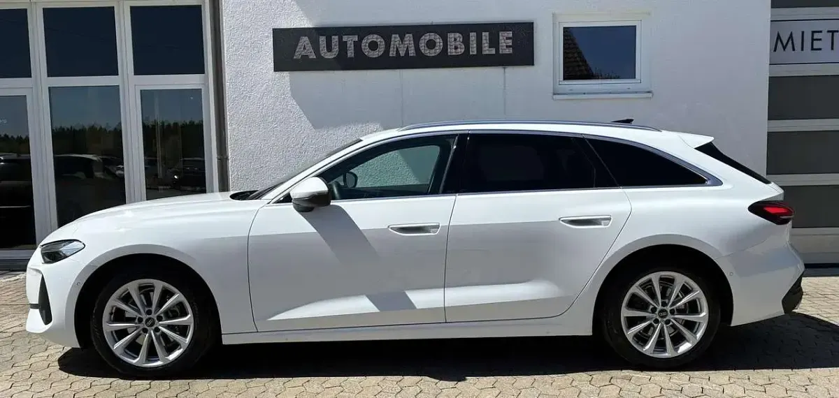 Gebraucht Audi A5 Sport 150 PS (110 kW) 2025 Weiß Kombi