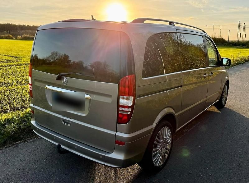 Gebraucht Mercedes Viano 163 PS (119 kW) 2011 Silber Van / Kleinbus