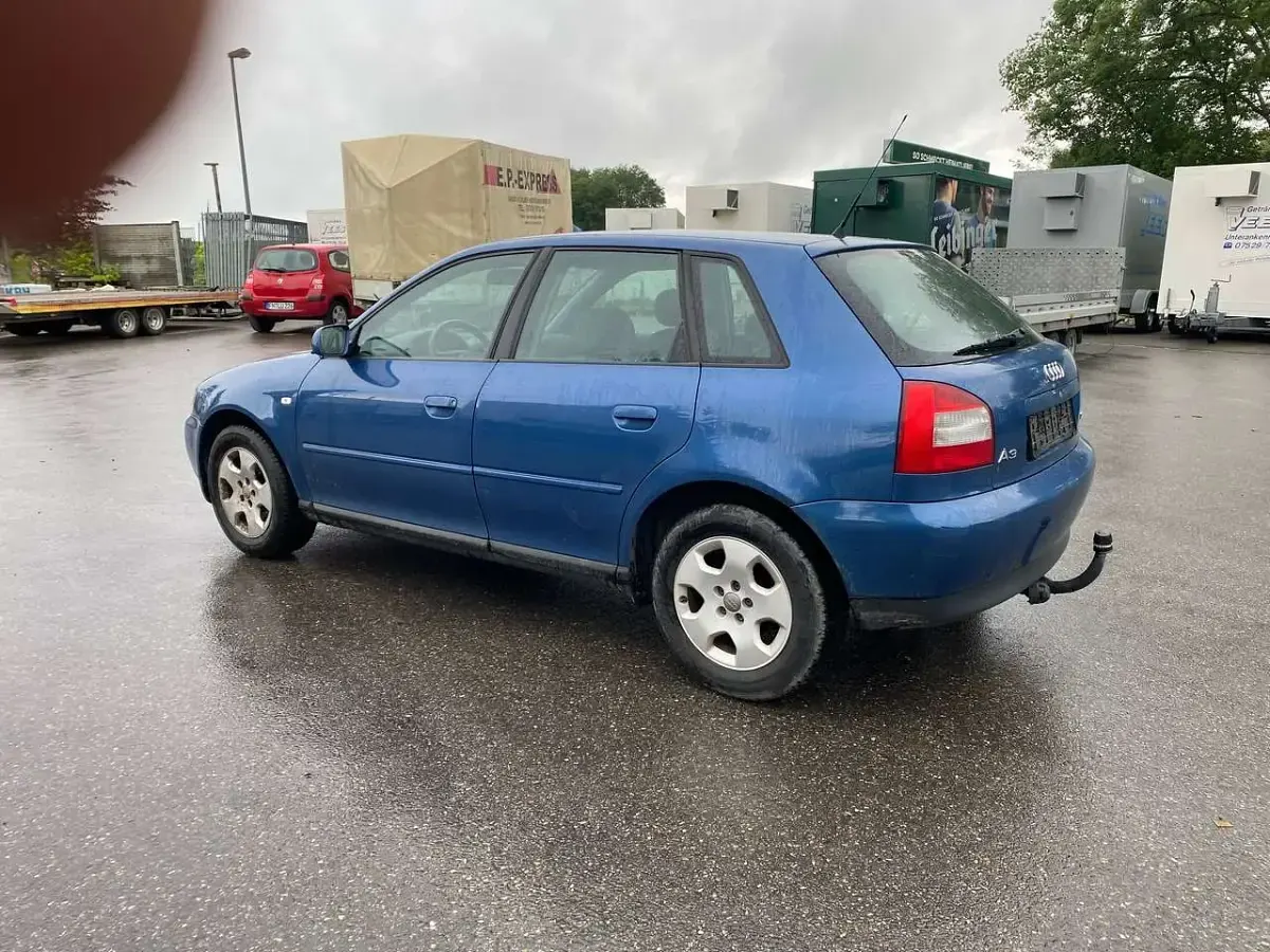 Gebraucht Audi A3 Ambiente 102 PS (75 kW) 2001 Blau Kleinwagen