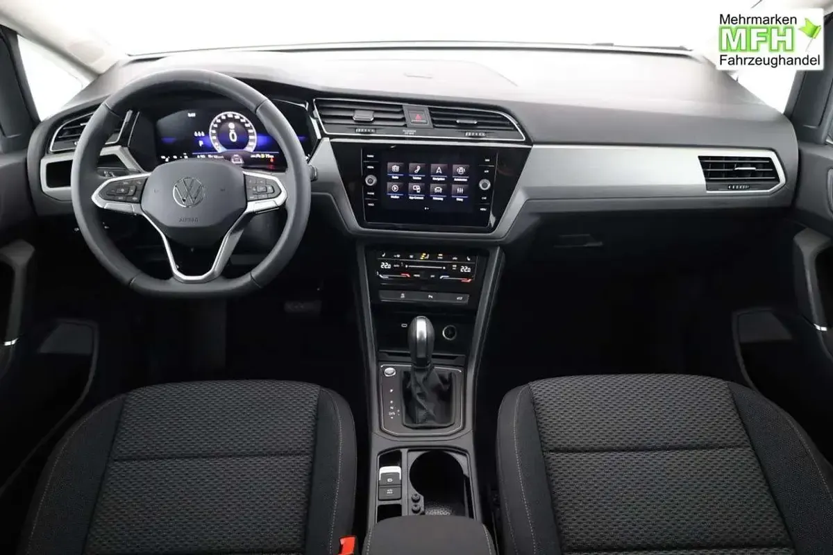 Neu VW Touran Comfortline 150 PS (110 kW) 2026 Delfingrau metallic Van / Kleinbus