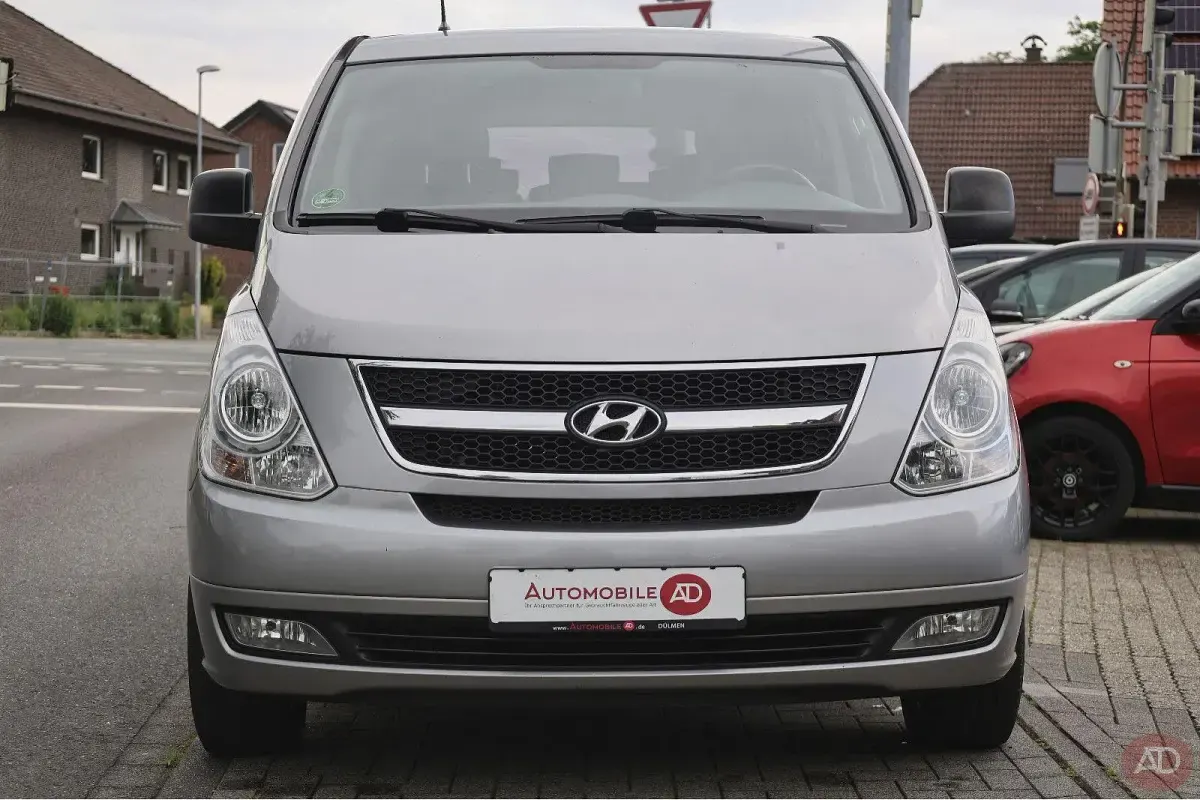 Gebraucht Hyundai H-1 Premium 170 PS (125 kW) 2012 Grau Van / Kleinbus