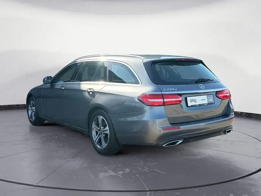 Gebraucht Mercedes E220 Avantgarde 194 PS (142 kW) 2020 Grau Kombi