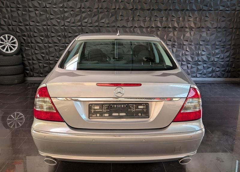 Gebraucht Mercedes E230 204 PS (150 kW) 2007 Silber Limousine