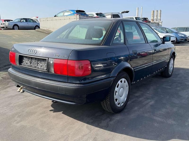 Second-hand Audi 80 90 CP (66 kW) 1994 Albastru Berlinǎ