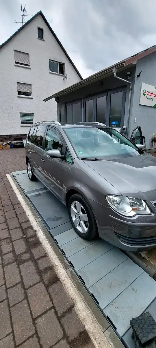 Gebraucht VW Touran 140 PS (102 kW) 2007 Grau Van / Kleinbus