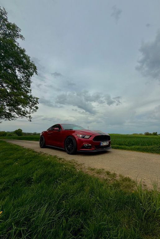 Rot Gebraucht 2016 Ford Mustang | 21.650 € (Fairer Preis) - Bild 1/4