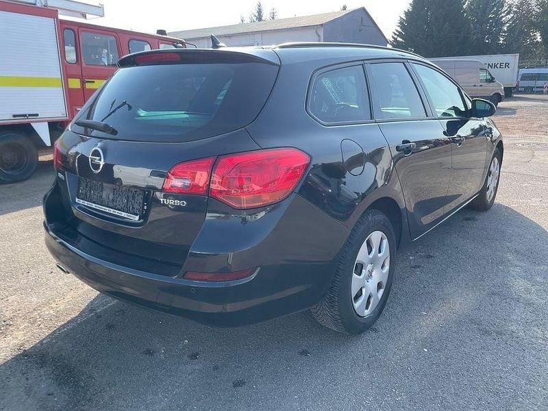 Gebraucht Opel Astra Edition 140 PS (102 kW) 2011 Schwarz Kombi