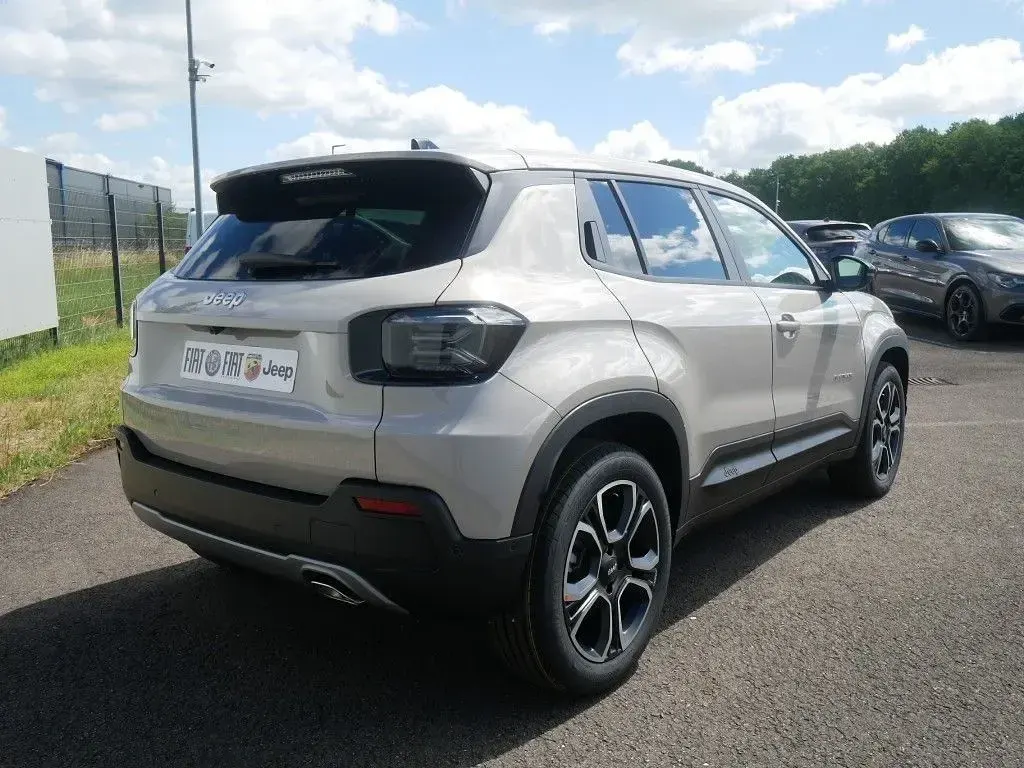 Neu Jeep Avenger Summit 110 PS (80 kW) 2026 Beige SUV