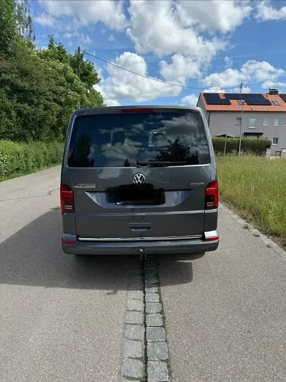 Gebraucht VW Multivan 204 PS (150 kW) 2022 Grau Van / Kleinbus