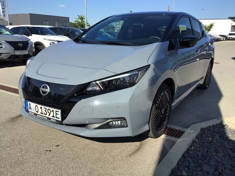 Grau Gebraucht 2023 Nissan Leaf Tekna Kleinwagen | 26.970 € (Teuer) - Bild 1/4