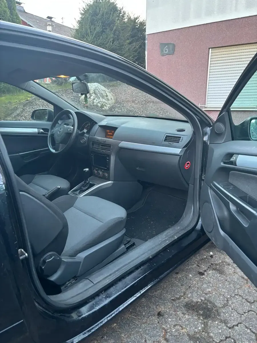 Gebraucht Opel Astra 91 PS (66 kW) 2005 Schwarz Kleinwagen