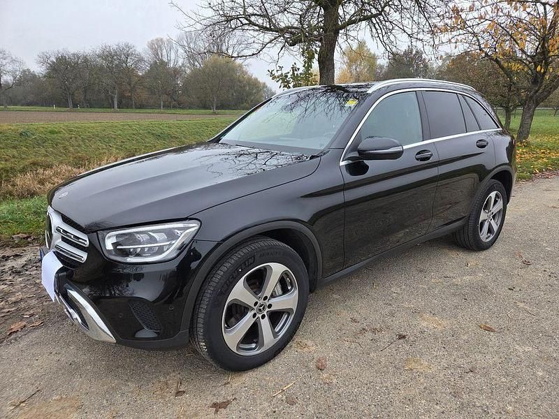 Schwarz Gebraucht 2022 Mercedes GLC300e SUV | 37.900 € (Guter Preis) - Bild 1/4