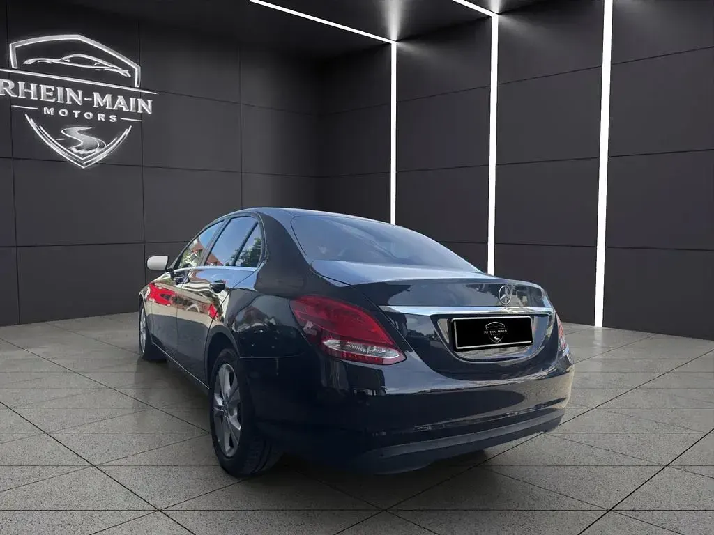 Gebraucht Mercedes C180 156 PS (114 kW) 2014 Schwarz Limousine
