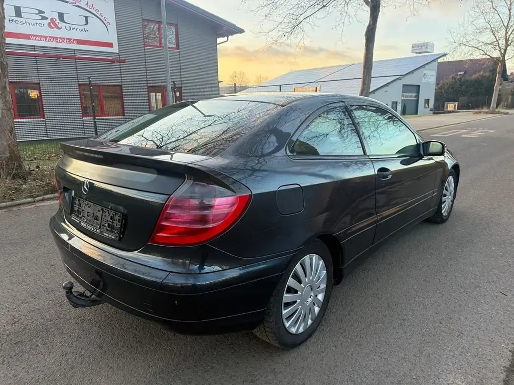 Gebraucht Mercedes C200 122 PS (89 kW) 2003 Schwarz Limousine