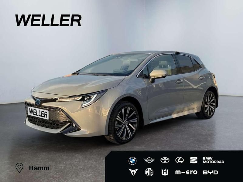 Grau Gebraucht 2022 Toyota Corolla Team Limousine | 22.280 € (Fairer Preis) - Bild 1/3
