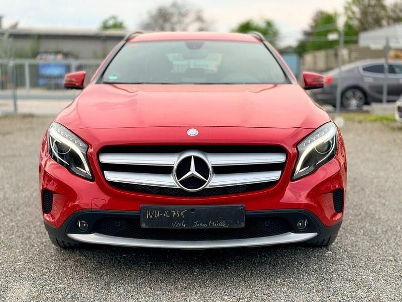 Gebraucht Mercedes GLA200 156 PS (114 kW) 2015 Rot SUV