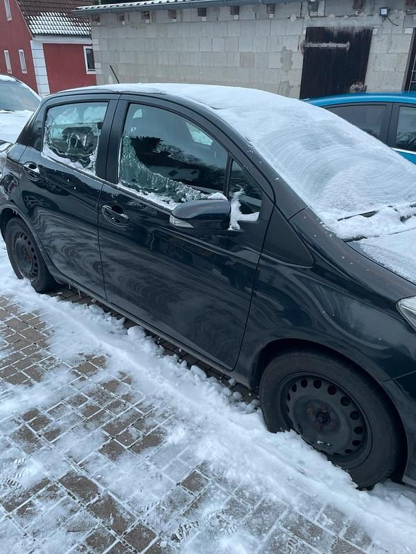 Schwarz Gebraucht 2014 Toyota Yaris Edition Kleinwagen | 7.200 € (Fairer Preis) - Bild 1/4