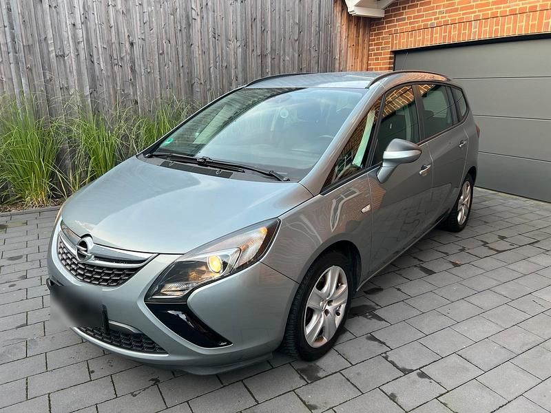 Grau Gebraucht 2012 Opel Zafira Tourer Van / Kleinbus | 4.250 € (Fairer Preis) - Bild 1/4