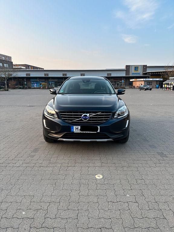 Gebraucht Volvo XC60 Momentum 150 PS (110 kW) 2016 Blau SUV
