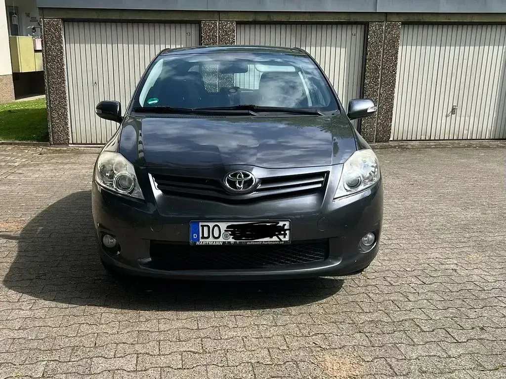 Gebraucht Toyota Auris Executive 132 PS (97 kW) 2012 Grau Limousine