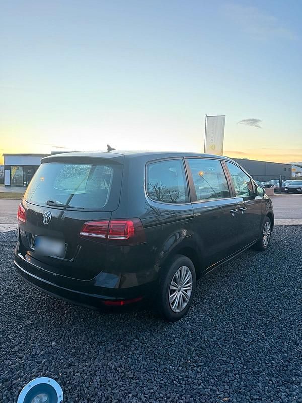 Gebraucht VW Sharan 140 PS (102 kW) 2019 Schwarz Van / Kleinbus