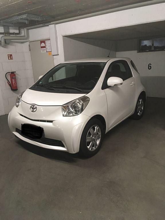 Weiß Gebraucht 2009 Toyota iQ Kleinwagen | 4.999 € (Fairer Preis) - Bild 1/4
