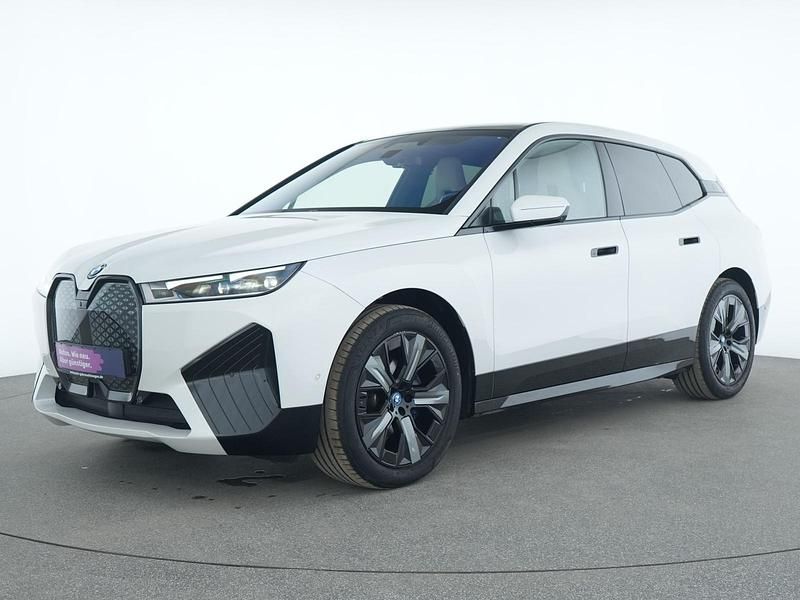 Mineralweiss Gebraucht 2023 BMW iX SUV | 45.555 € (Superpreis) - Bild 1/4