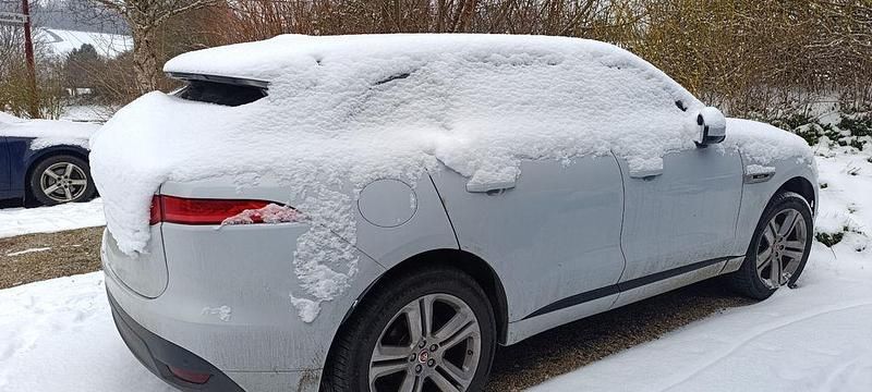 Gebraucht Jaguar F-Pace R-Sport 179 PS (131 kW) 2016 Weiß SUV