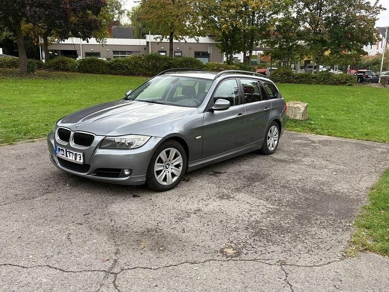 Gebraucht BMW 318 143 PS (105 kW) 2009 Grau Kombi