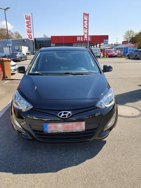 Schwarz Gebraucht 2014 Hyundai i20 Trend Kleinwagen | 8.490 € (Guter Preis) - Bild 1/4