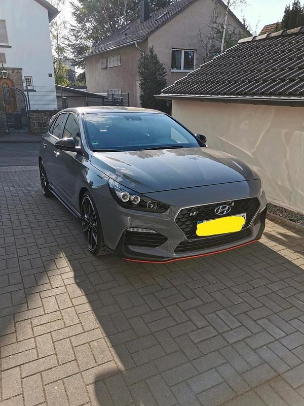 Grau Gebraucht 2020 Hyundai i30 Coupé | 26.500 € (Fairer Preis) - Bild 1/4