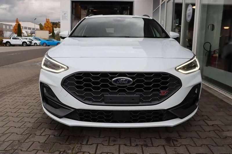Neu Ford Focus ST 280 PS (205 kW) 2025 Frozen white Kombi