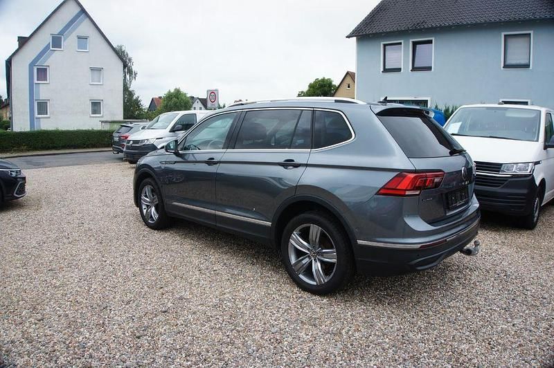 Gebraucht VW Tiguan Allspace Life 150 PS (110 kW) 2023 Platinum grey SUV