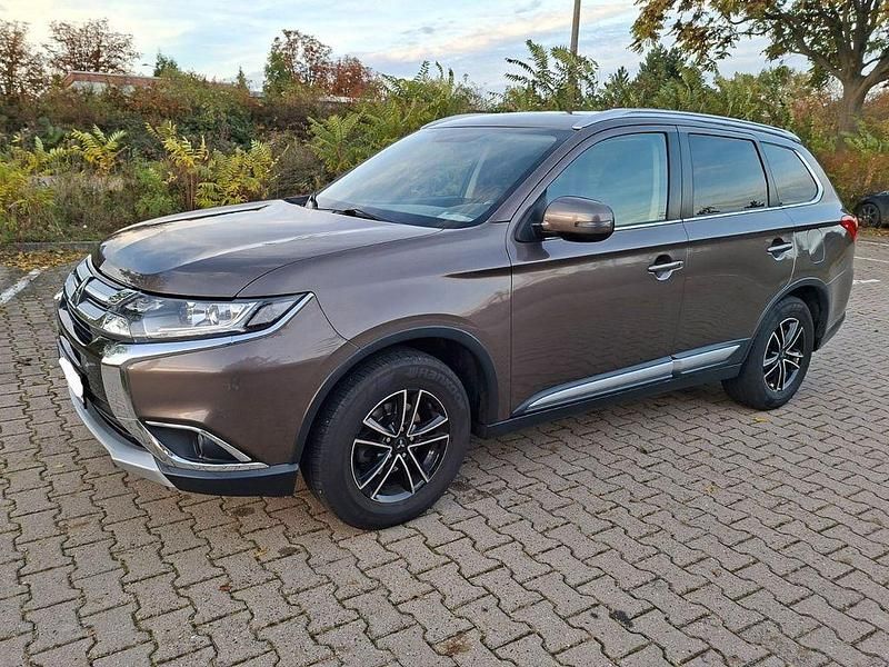 Braun Gebraucht 2017 Mitsubishi Outlander Edition SUV | 10.500 € (Guter Preis) - Bild 1/4