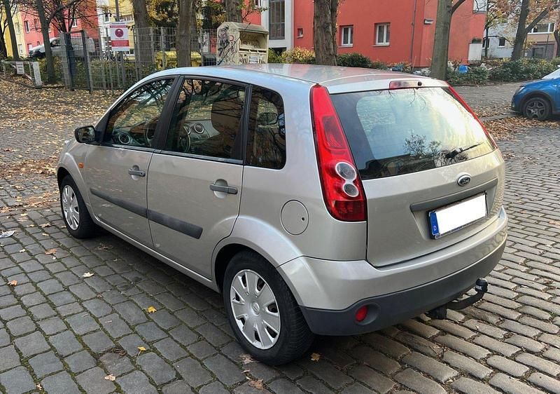Gebraucht Ford Fiesta 60 PS (44 kW) 2006 Silber Kleinwagen