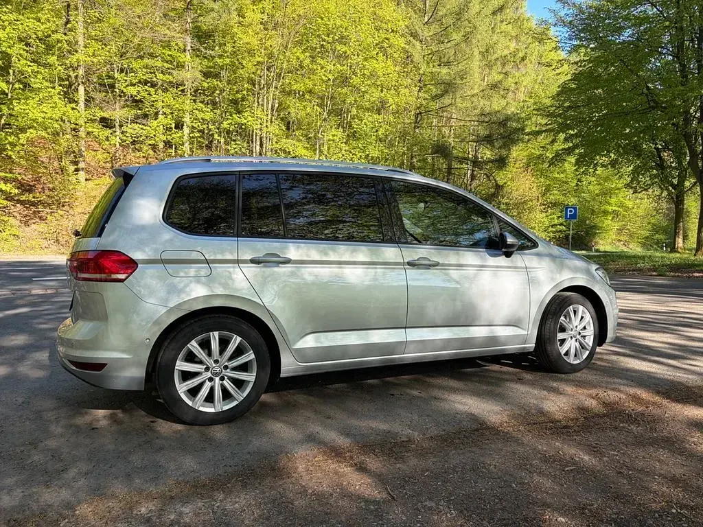 Gebraucht VW Touran Allstar 150 PS (110 kW) 2016 Silber Van / Kleinbus