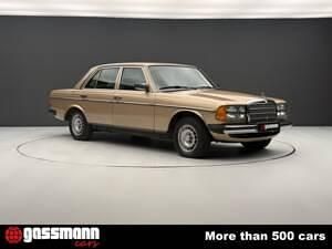 Gebraucht Mercedes 200 94 PS (69 kW) 1982 Gold Limousine