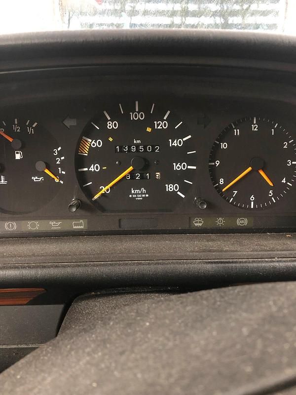 Gebraucht Mercedes 200 72 PS (52 kW) 1993 Andere farben Limousine